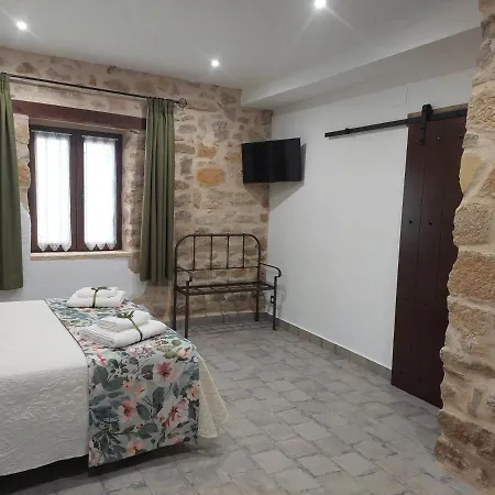 Apartamentos Turisticos El Aove Baeza Buitenkant foto